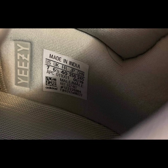 Yeezy boost 700 'Salt' - Picture 2 of 3
